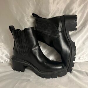 Women's Black Chunky Chelsea Heeled Boots